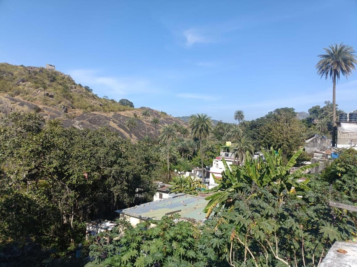 Hotel Deep Valley Ābu Eksteriør billede