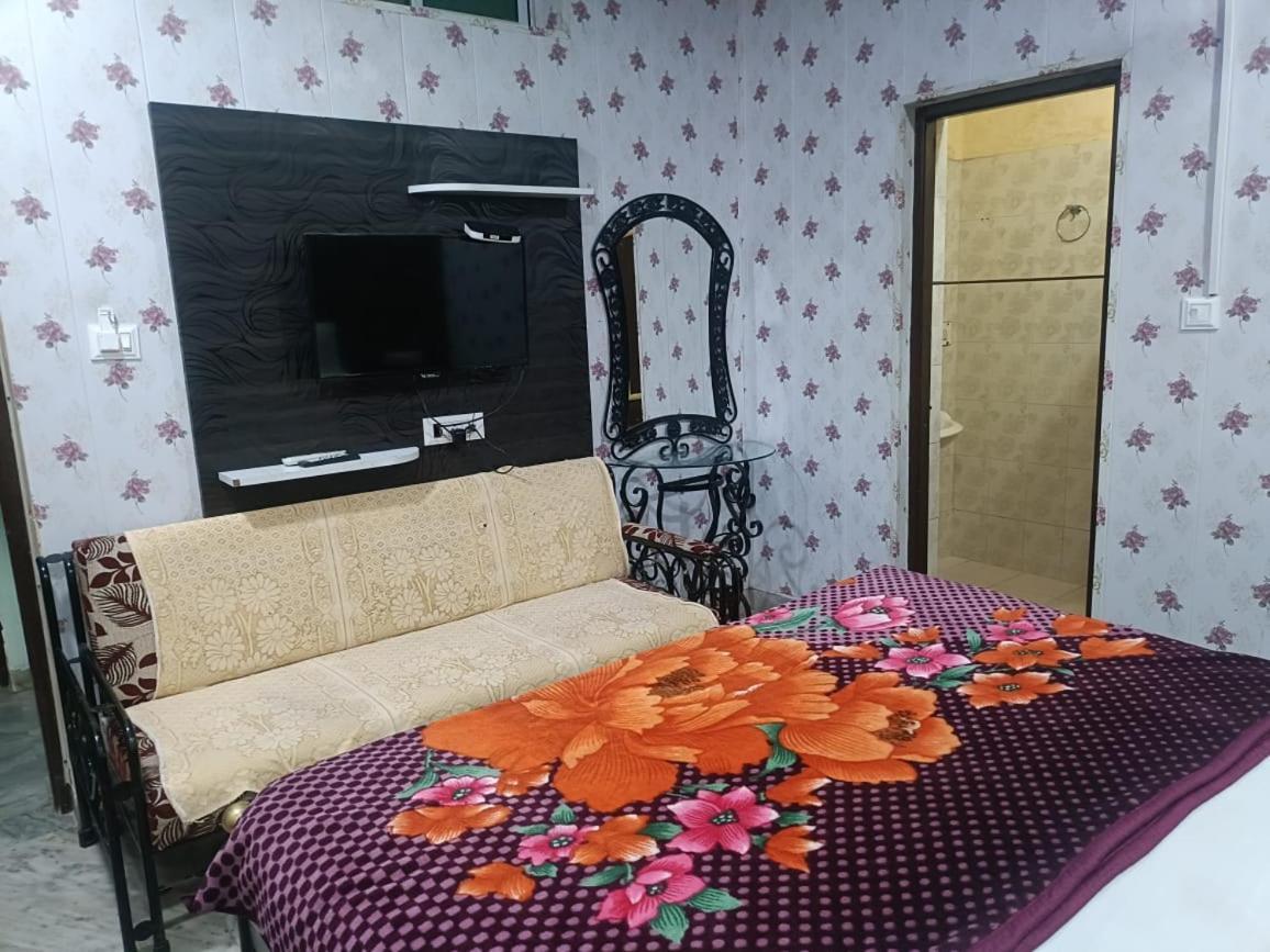 Hotel Deep Valley Ābu Eksteriør billede