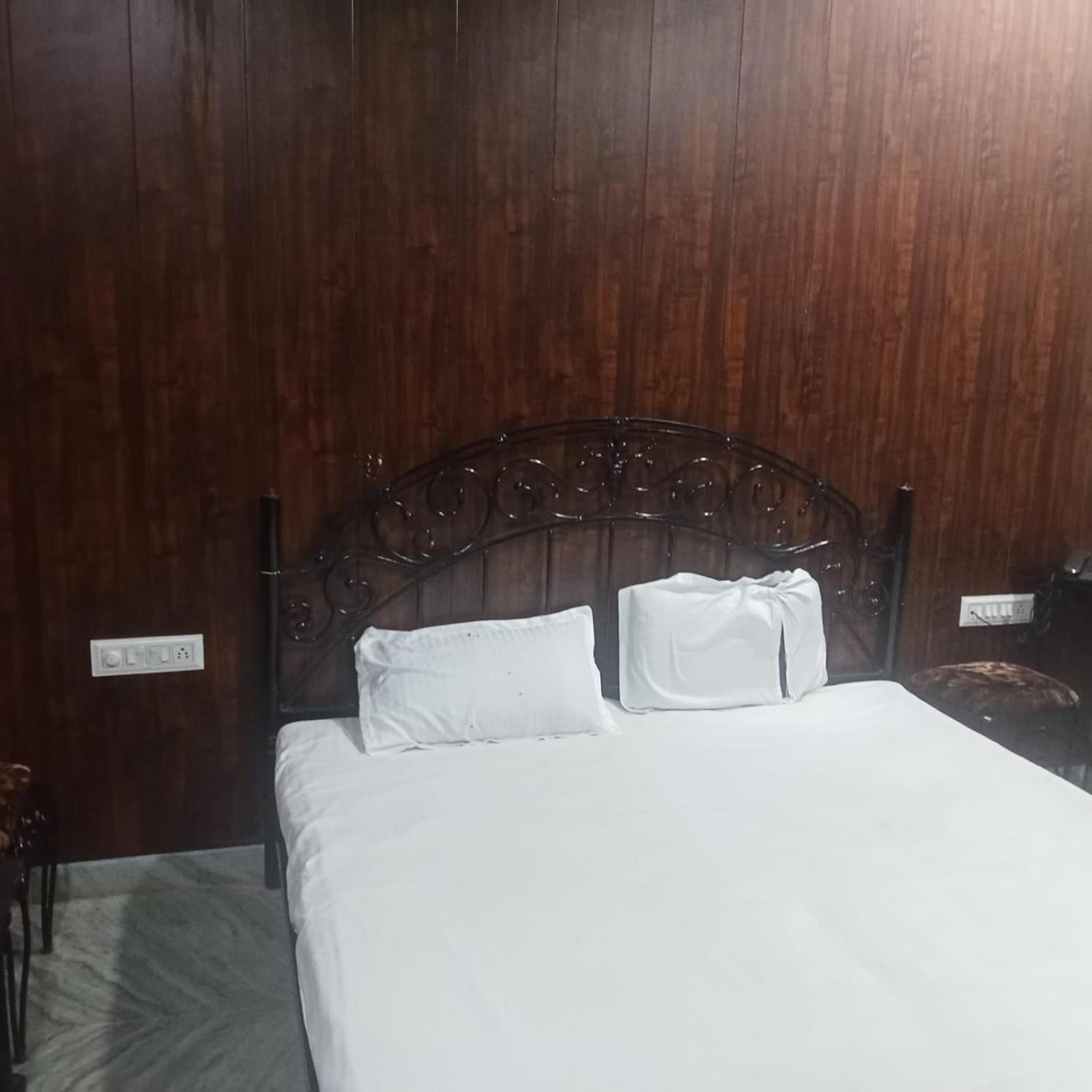 Hotel Deep Valley Ābu Eksteriør billede