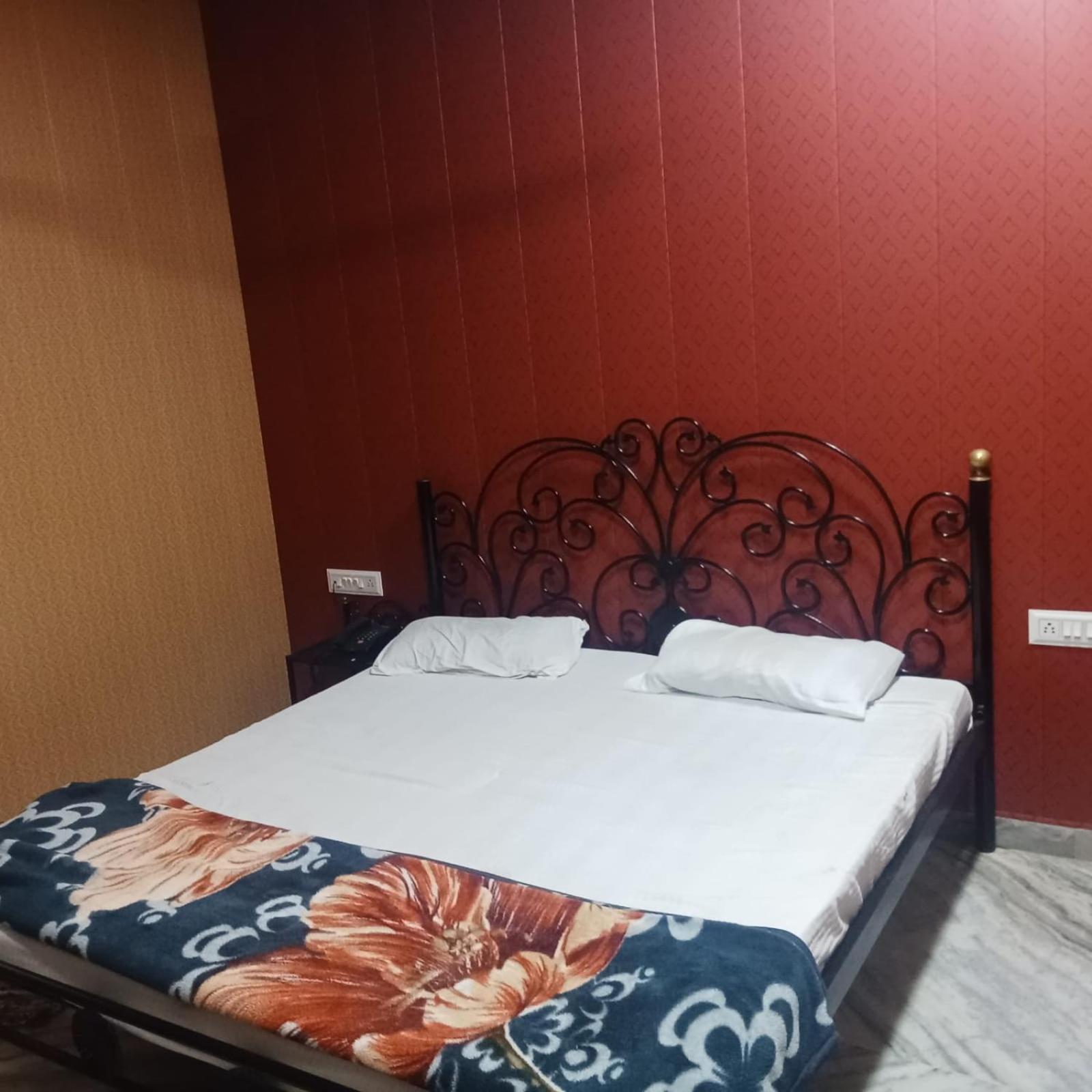 Hotel Deep Valley Ābu Eksteriør billede